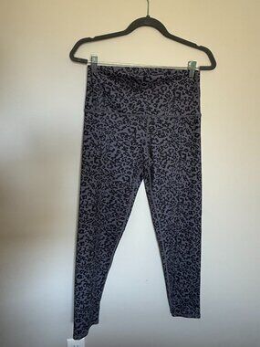 The Free Yoga Leopard Print Leggings XL High Waist Gray Workout Yoga Pants NWOT